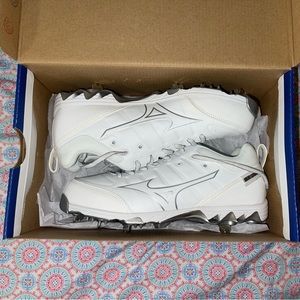 Women’s Mizuno Softball Cleats